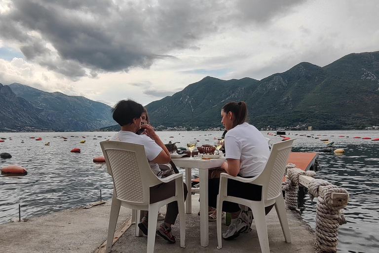 Kotor: Tour a pie, viaje en coche a Perast, barco a la isla