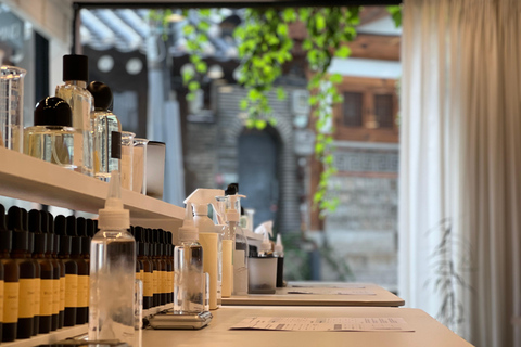 Seoul: Create Your Own Natural Perfume with a Perfumer&quot;