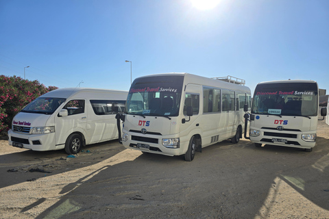 Mise adisposition véhicule avec chauffeur professionnelVan 14 places + chauffeur journée complète (10 heures)