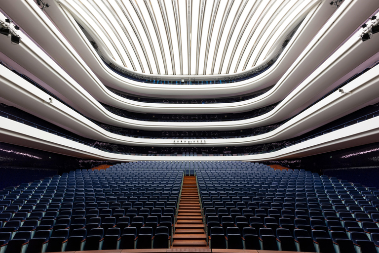 Valencia: Visit the Palau de Les Arts with an audio guide. Valencia: Check out the Palau de Les Arts with an audio guide.