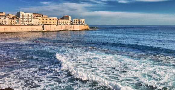 Syracuse: Ortigia Walking Tour with a Singing Tour Guide