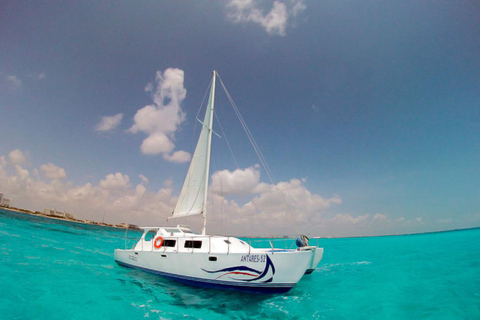 Cancun: Half Day Private Catamaran to Isla Mujeres Private