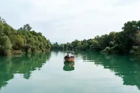 Tour en bateau panoramique vers le monastère de Vranjina et dégustation de vin