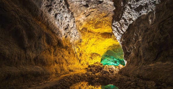 Lanzarote: Green Caves, Jameos del Agua & Mirador Tour