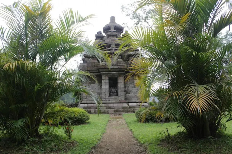 Avventura al Tempio di Selogriyo: trekking tra risaie e rafting sul fiume EloAvventura al tempio di Selogriyo: trekking nella risaia e rafting sul fiume Elo