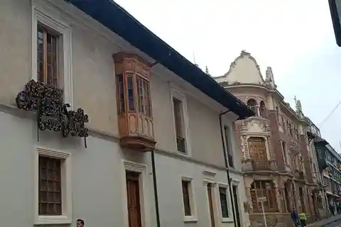 De um grito até à independência "Os passos de Bolívar"