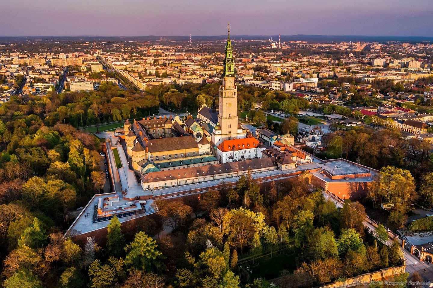 From Krakow: Black Madonna Sanctuary of Częstochowa Day Tour