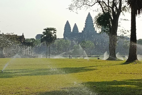 Exploring Angkor Wat: A Tour from Phnom Penh to Siem Reap
