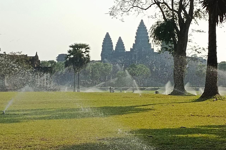 Exploring Angkor Wat: A Tour from Phnom Penh to Siem Reap