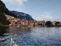 Bellagio, visite privée sur un bateau en bois vintage - Housity