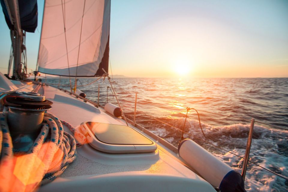  Maui: Deluxe Sunset Sail from Lahaina 
