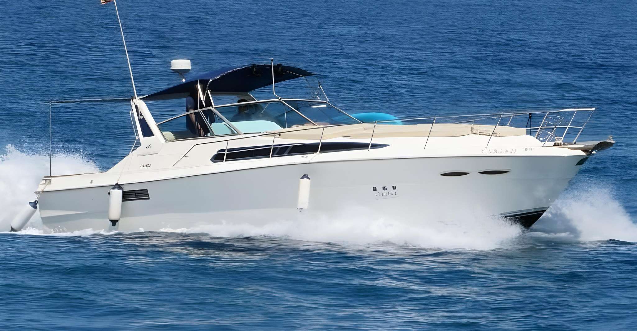Paseo en yate con amplio solarium + avistamiento de delfines - Housity