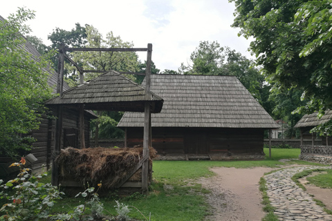 Bukarest: Village Museum Guided Tour