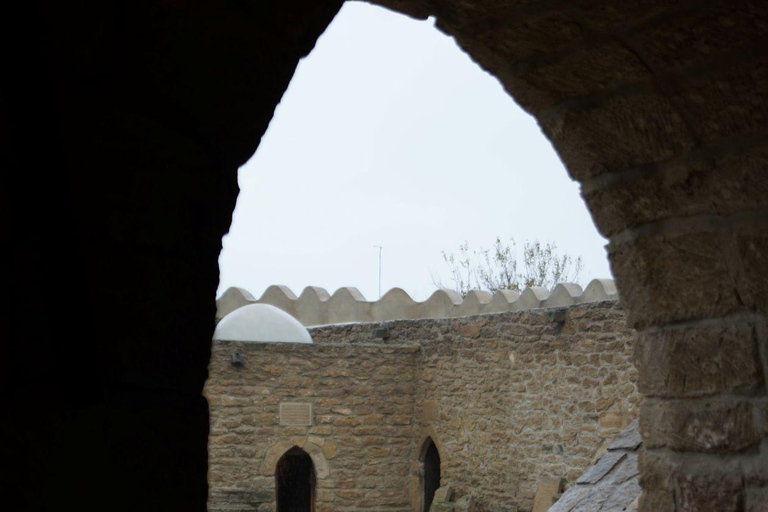 Tour di mezza giornata del Tempio del Fuoco di Ateshgah e della Montagna del Fuoco di Yanardag