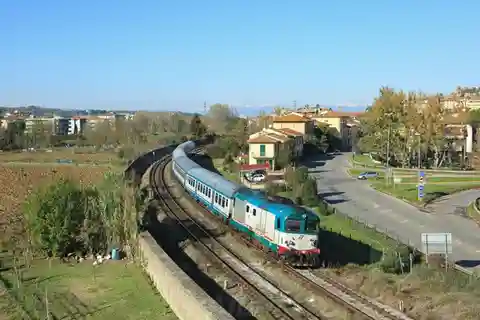 フィレンツェ：ピストイア行き/ピストイア発の鉄道チケット