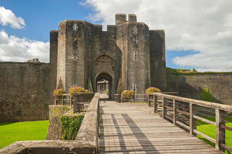 Cardiff: Welsh Castles, Mountains & Steam Railway Day Tour