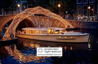 Amsterdam Light Festival: Bootsfahrt mit Drinks & holländischem Pfannkuchen