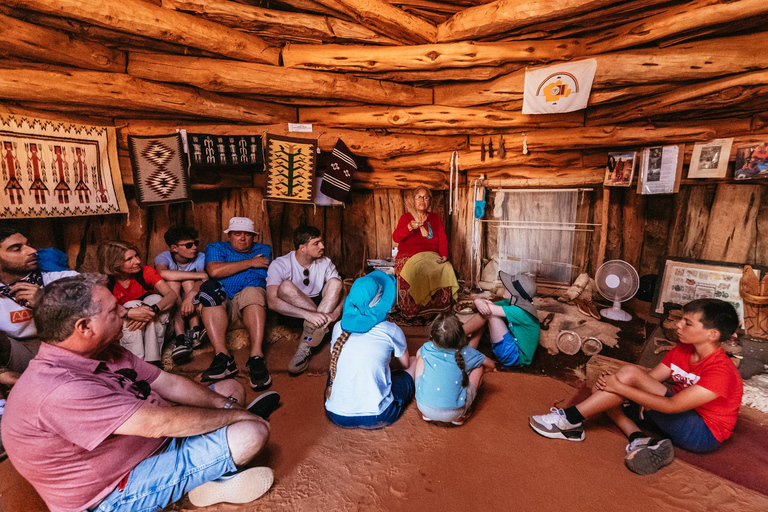 Monument Valley: Sunset Tour with Navajo Guide