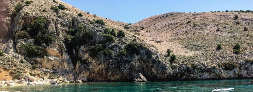 Baies sauvages de l'île de Krk : une visite d'une demi-journée en bateau partagé
