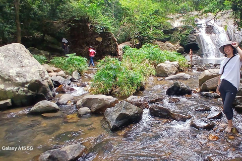 ELLA Lipton Seat Tea Test & Pluck 9Arch, Waterfalls, & Food Lipton's Seat, Little Adam Peak, 9 Arch, Ravana Waterfalls