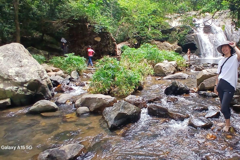 ELLA Lipton Seat Tea Test & Pluck 9Arch, Waterfalls, & Food Lipton's Seat, Little Adam Peak, 9 Arch, Ravana Waterfalls