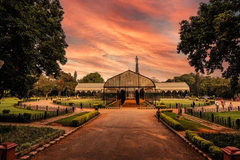 Bangalore Love Trail: Romantic Walks & Sacred Wonders Tour
