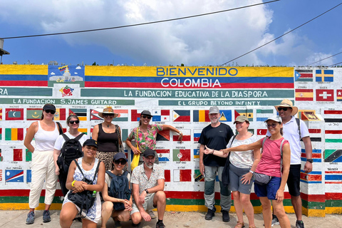 Cartagena: Beyond the Bazurto Market Guided Tour with Lunch