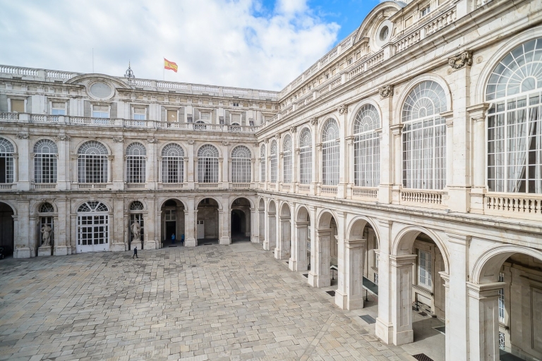 Palais royal de Madrid : visite guidée avec accès coupe-fileVisite en anglais