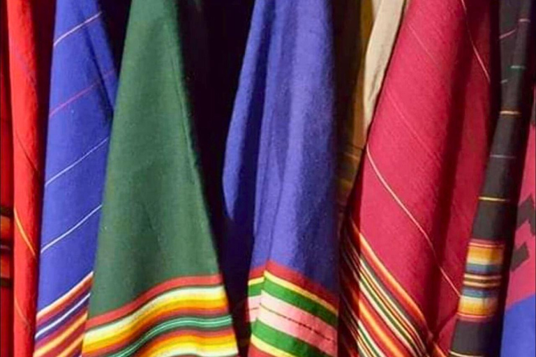 Quito Historic Center: Poncho Museum & Finger Painting Workshop & Souvenir Quito's Historic Center: Poncho Museum, Finger Painting Workshop, and Souvenir