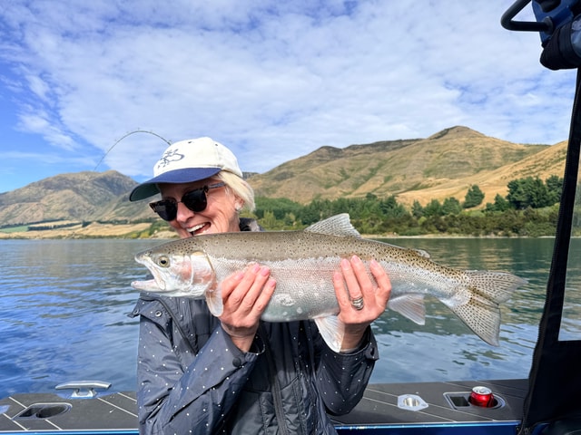 Lake Wakatipu Queenstown: 6 hour Fishing Adventure by Boat