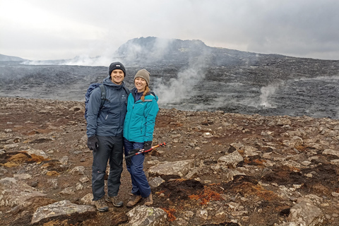 Grindavík: Caminhada no vulcão Fagradalsfjall com um guia privadoCondução autónoma: Ponto de encontro no vulcão