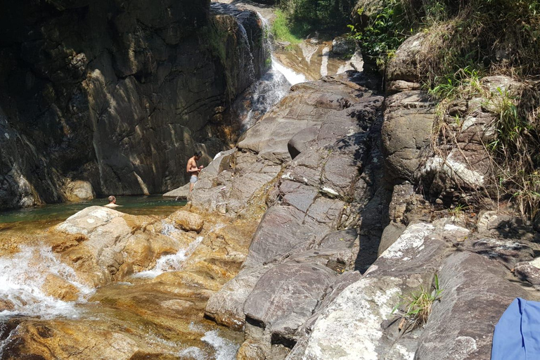 纳克尔斯峰探险和希洛亚村露营 2 日游