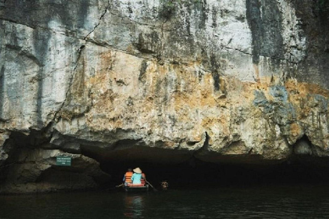 Tour di un giorno con la barca di Trang An, la Pagoda di Bai Dinh e la Grotta di Mua