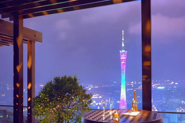 GuangZhou: Bar al aire libre en la azotea de la planta 70, puesta de sol y espectáculo de luces