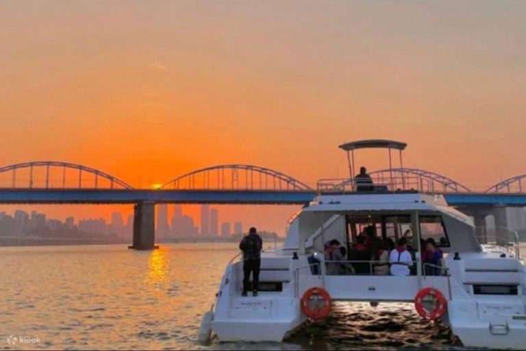 Seoul Night Tour Myeongdong, Han River Yacht Cruise, Itaewon