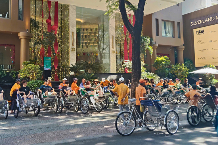Ho Chi Minh City: Sunset Cyclo and Dinner Cruise Tour Sunset Cyclo and Premium Dinner Cruise