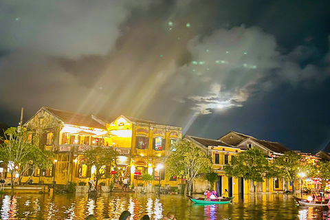 Hoi An: Paseo en barco por el río Hoai con suelta de farolillos de flores