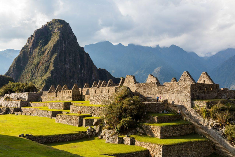 Inca Adventure: Machu Picchu and Sacred Valley + Hotel ✩✩✩