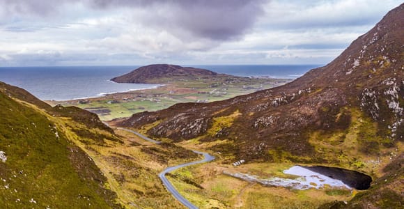Belfast: Derry & Donegal Tour with Famine Village Option