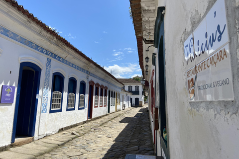 Paraty: Tour a piedi del centro storico e degustazione di cachaça