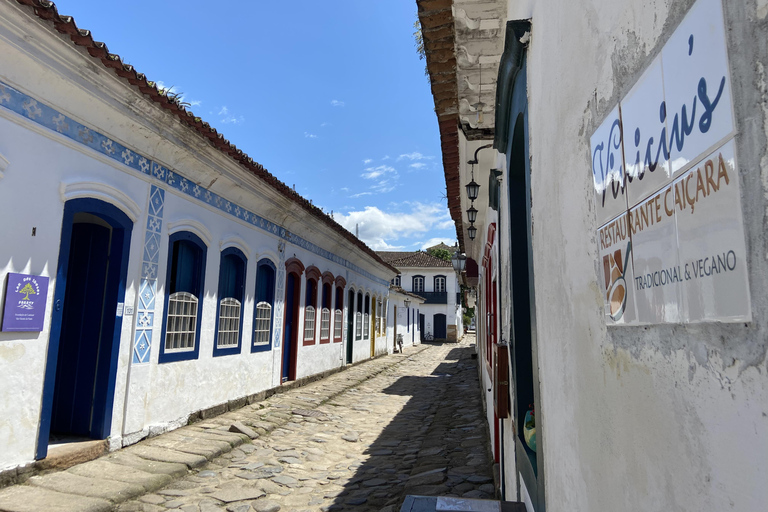 Paraty: Tour a pie por el centro histórico y degustación gratuita de cachaça