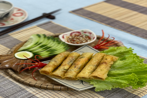 Da Nang: Traditional Cooking Class and meal with Local Girl