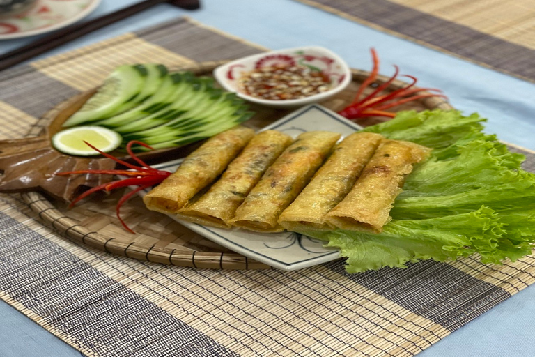 Da Nang : Cours de cuisine traditionnelle et repas avec une jeune fille locale