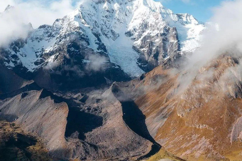 Ausangate Trek and Mountain of Colors for 2 Days + Lunch.