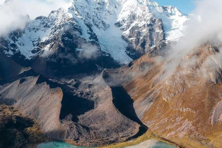 Ausangate Trek and Mountain of Colors for 2 Days + Lunch.