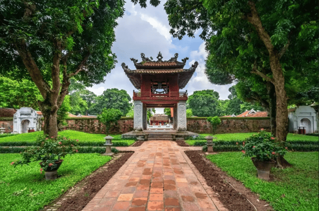 Hanoi: Half-Day Sightseeing Tour with Old Quarter Cyclo Ride