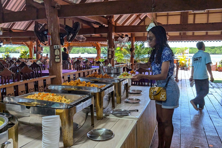 Phuket : visite privée de James Bond, Ko Panyi et Samet NangshePhuket : visite privée à James Bond, Ko Panyi et Samet Nangshe