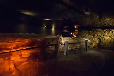 Krakow: Rynek Underground, Wawel Castle & Cathedral Tour