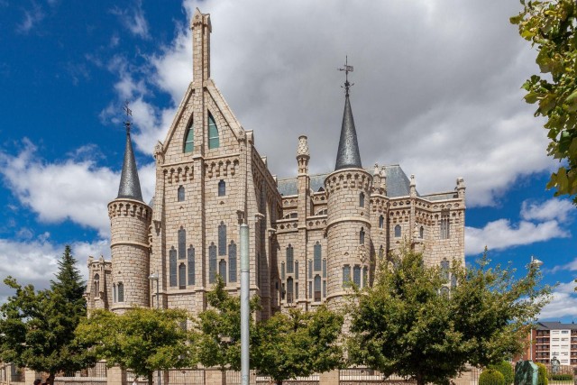 Visit Astorga Episcopal Palace Ticket & In-App Audio Tour (ENG) in León