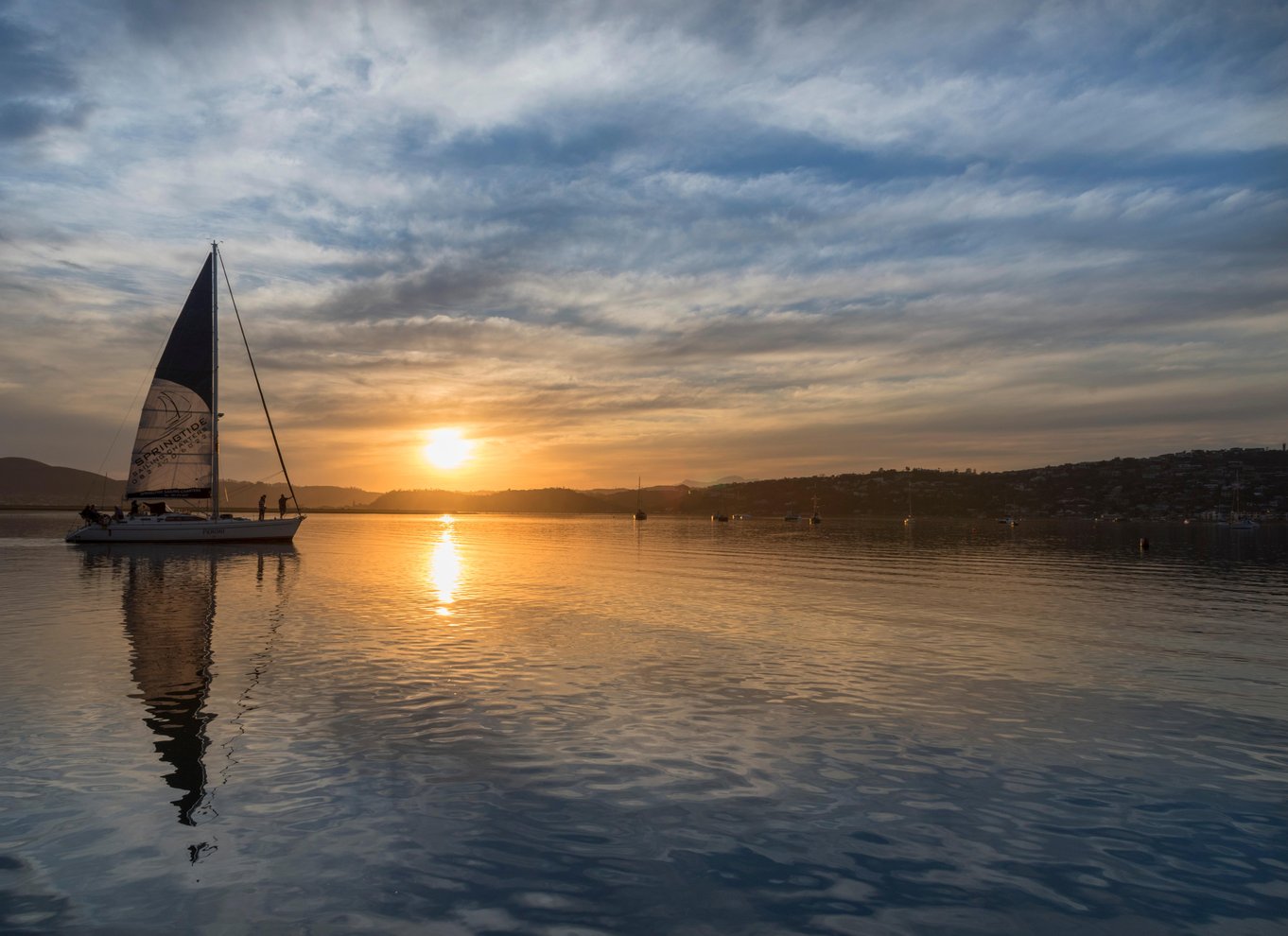 Knysna Sunset Sailing Cruise med let middag og vin
